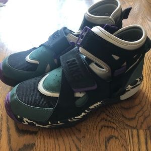 Nike Air Carnivore 2010 rerelease.